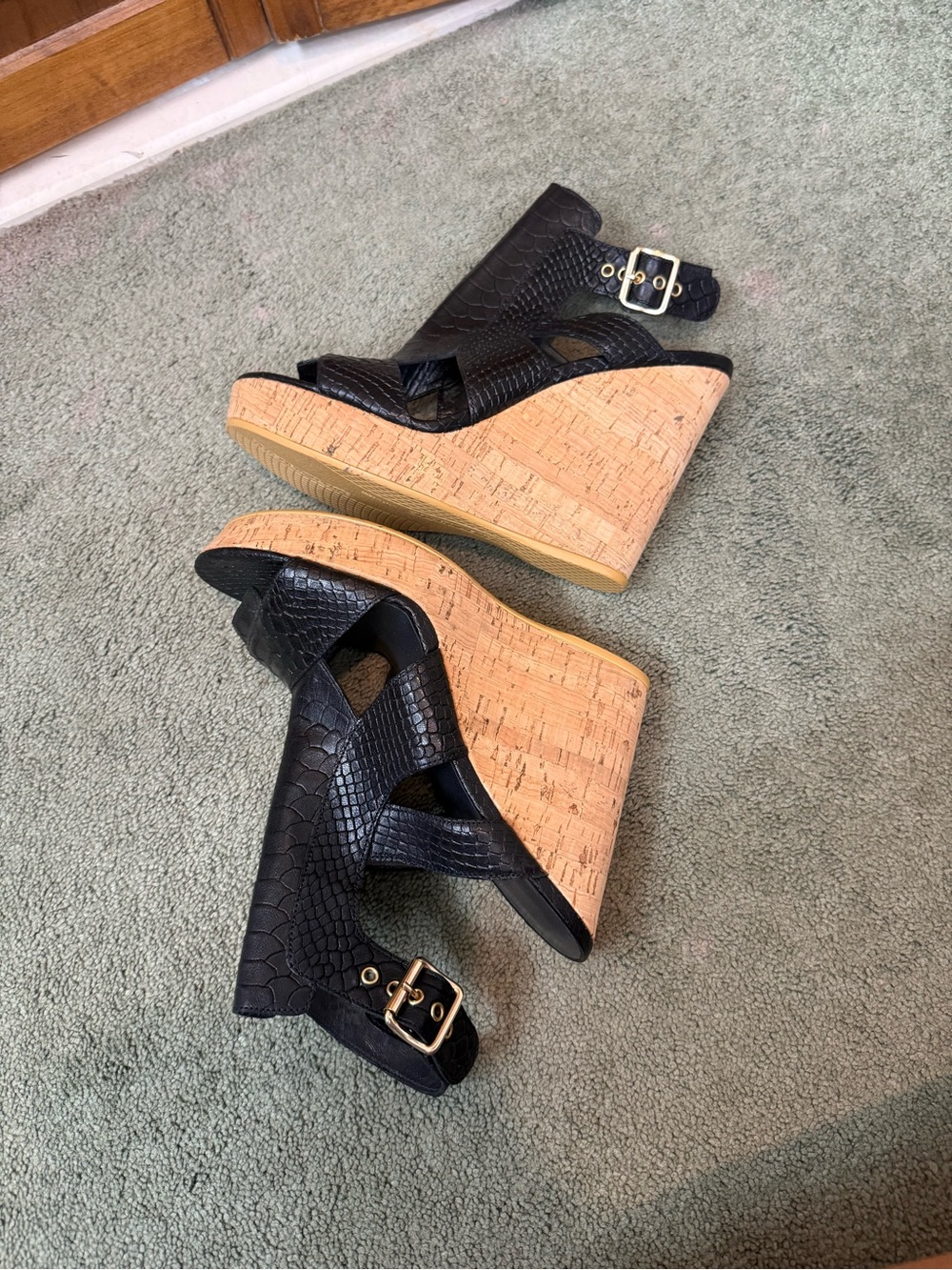 STUART WEITZMAN Black Leather Open-Toe Textured Wedge Sandals, BRAND NEW - Picture 3 of 7